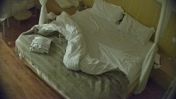 酒店偷拍 ️半夜入住的年轻情侣牛仔短裤靓妹被男友扑倒就干 截图13