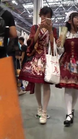 『樱之舞』漫展CD抄底偷拍Cos小姐姐系列 截图3