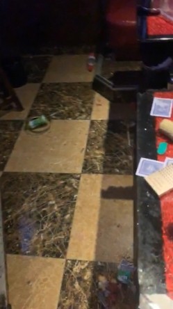 疑似微博热门女孩KTV被轮啪事件不雅视频完整版流出 KTV醉酒被轮操屁眼外翻 高清720P完整版 截图15