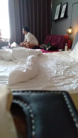 长沙骚少妇张敏3P群操视频流出 前裹后操 后入怼操 臀浪滚滚 完美露脸 截图16