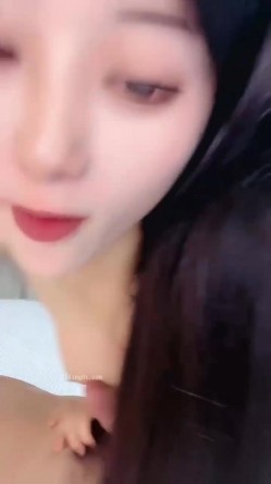 让人眼前一亮！9月最新下海女神！超甜美高颜值御姐，丰满白皙身材 极品美乳蜜臀，一下海就打炮，骚里骚气的，夹子音受不了 截图1