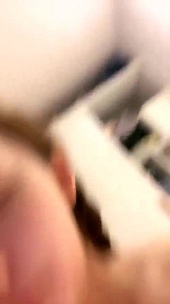 苗条身材辫子妹子露脸吮吸湿漉漉的龟头完美享受，再无套女上位打桩机 截图1