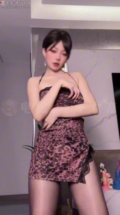 定制长视频，顶级抖音风变装裸舞女神「小仙云」各种情趣cos裸舞抖逼大摆锤，女上位阿黑颜弹力插 截图5