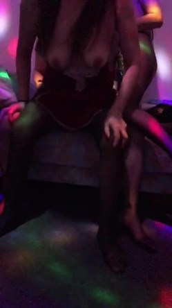 约了南宁一少妇，意外收获双飞，这两姐妹实在太骚啦，豹纹大奶熟女：猛一点猛一点老公哦哦哦。另一女：操死一个算一个，用力！ 截图5