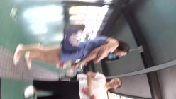 北京地铁商圈CD系列2，掀裙被小姐姐发现差点被打手，大神不怕还继续拍 截图1