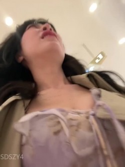 ️sp站极品熟女【yourkeer】穿着开档丝袜在户外商场厕所大胆诱惑自慰骚出天际 截图1