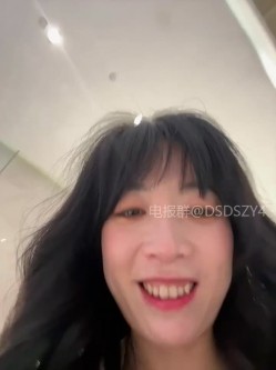 ️sp站极品熟女【yourkeer】穿着开档丝袜在户外商场厕所大胆诱惑自慰骚出天际 截图3