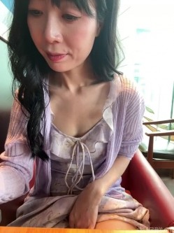 ️sp站极品熟女【yourkeer】穿着开档丝袜在户外商场厕所大胆诱惑自慰骚出天际 截图9