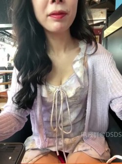 ️sp站极品熟女【yourkeer】穿着开档丝袜在户外商场厕所大胆诱惑自慰骚出天际 截图12