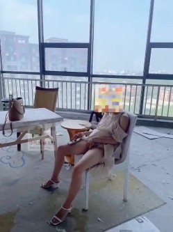 推特顶级NTR绿帽奴【小气质夫妇】绝版私拍，露出爱好者绿帽成瘾老公情人三人行其乐融融 截图9