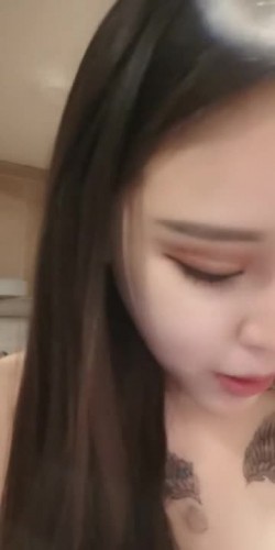 露脸才是王道，娇喘小婊妹性爱前的预热，摸奶子漏逼口交大鸡巴，被小哥哥多姿势爆草，射在小嘴里表情好骚 截图13