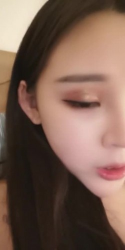 露脸才是王道，娇喘小婊妹性爱前的预热，摸奶子漏逼口交大鸡巴，被小哥哥多姿势爆草，射在小嘴里表情好骚 截图14