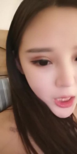 露脸才是王道，娇喘小婊妹性爱前的预热，摸奶子漏逼口交大鸡巴，被小哥哥多姿势爆草，射在小嘴里表情好骚 截图16