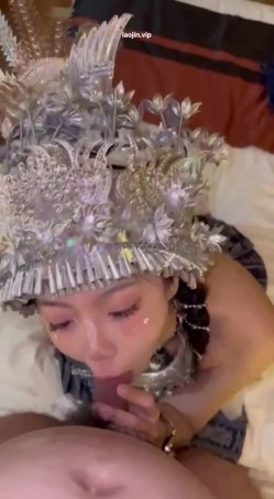 富二代约炮，【fKabuto】，漫展认识的少数民族小美女，完美露脸，胸大人浪，口交一脸陶醉 截图4