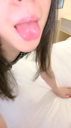 【Avove】，野战爱好者，带着炮友各地留精，最爱无毛肥逼包臀裙肉丝 截图3