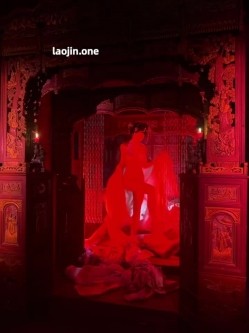 推特人气女神【教瑜伽的喵老师】在地标大裤衩前，五星级酒店窗前，高难度一字马，唯美且诱惑！ 截图8
