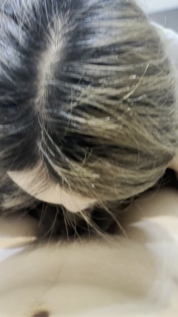 【S级泄密】台湾脐钉反差白虎妹，穿上情趣内衣跟猥琐男做爱露脸口交按在床上疯狂的后入中出骚穴娇喘不断 截图6