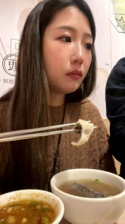台湾泡良大神性爱救火队「xinyimark」OF日常约炮露脸私拍 众多良家学生模特网红拜倒在炮王牛仔裤下 截图12