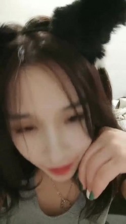 极品高颜冷艳御姐，反差小妈感女主播「金刚护撸娃」「小奶猫」激情淫语撩骚，和姐妹下海大秀，互舔互口假鸡巴互插 截图2