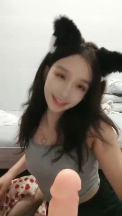 极品高颜冷艳御姐，反差小妈感女主播「金刚护撸娃」「小奶猫」激情淫语撩骚，和姐妹下海大秀，互舔互口假鸡巴互插 截图12
