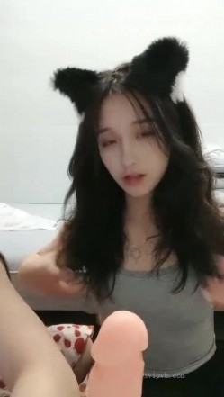 极品高颜冷艳御姐，反差小妈感女主播「金刚护撸娃」「小奶猫」激情淫语撩骚，和姐妹下海大秀，互舔互口假鸡巴互插 截图13