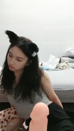 极品高颜冷艳御姐，反差小妈感女主播「金刚护撸娃」「小奶猫」激情淫语撩骚，和姐妹下海大秀，互舔互口假鸡巴互插 截图16