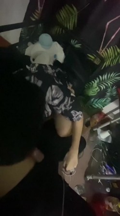 真实反差学生妹，才艺美少女【小童叹气 】纯天然坚挺大奶，一线天粉鲍，全裸弹吉他，道具自慰~炸裂 截图1