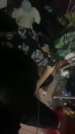 真实反差学生妹，才艺美少女【小童叹气 】纯天然坚挺大奶，一线天粉鲍，全裸弹吉他，道具自慰~炸裂 截图2