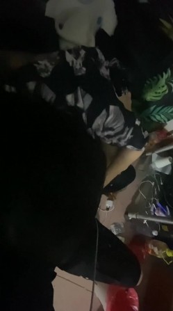 真实反差学生妹，才艺美少女【小童叹气 】纯天然坚挺大奶，一线天粉鲍，全裸弹吉他，道具自慰~炸裂 截图3