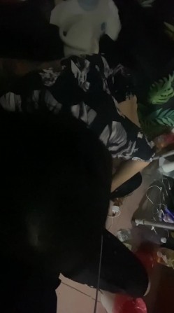 真实反差学生妹，才艺美少女【小童叹气 】纯天然坚挺大奶，一线天粉鲍，全裸弹吉他，道具自慰~炸裂 截图6