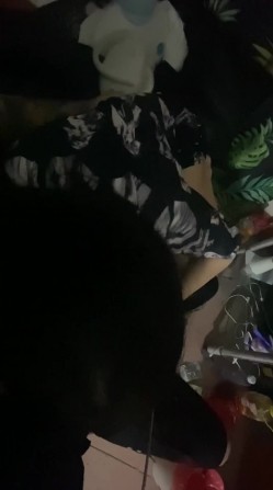 真实反差学生妹，才艺美少女【小童叹气 】纯天然坚挺大奶，一线天粉鲍，全裸弹吉他，道具自慰~炸裂 截图9