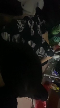 真实反差学生妹，才艺美少女【小童叹气 】纯天然坚挺大奶，一线天粉鲍，全裸弹吉他，道具自慰~炸裂 截图10