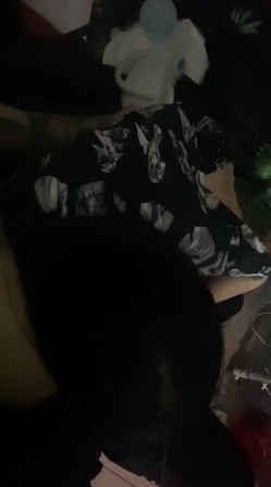 真实反差学生妹，才艺美少女【小童叹气 】纯天然坚挺大奶，一线天粉鲍，全裸弹吉他，道具自慰~炸裂 截图15