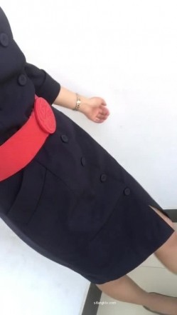 【真实空姐 ️稀缺航空】极品制服『空姐』反差婊私拍集 佳妮空姐多名女神接机啪啪 穿空姐制服做爱 截图6