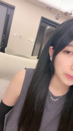 核弹！高人气裸舞女神~20小时~【阿楚】全新姿势~撸点极高~ 女神终于尺度大开~！揉穴自慰，长腿美臀，绝~！！ 截图2