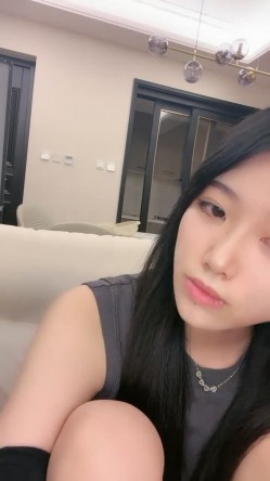 核弹！高人气裸舞女神~20小时~【阿楚】全新姿势~撸点极高~ 女神终于尺度大开~！揉穴自慰，长腿美臀，绝~！！ 截图3