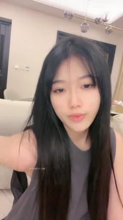核弹！高人气裸舞女神~20小时~【阿楚】全新姿势~撸点极高~ 女神终于尺度大开~！揉穴自慰，长腿美臀，绝~！！ 截图8