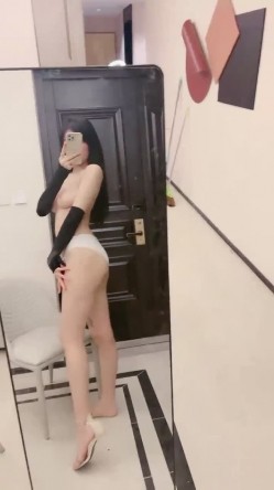 核弹！高人气裸舞女神~20小时~【阿楚】全新姿势~撸点极高~ 女神终于尺度大开~！揉穴自慰，长腿美臀，绝~！！ 截图11