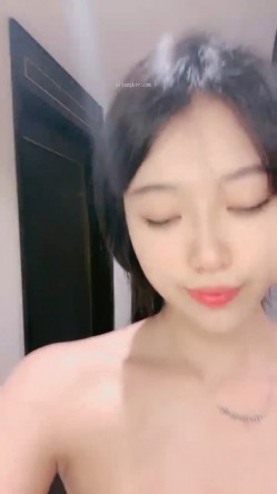 核弹！高人气裸舞女神~20小时~【阿楚】全新姿势~撸点极高~ 女神终于尺度大开~！揉穴自慰，长腿美臀，绝~！！ 截图13
