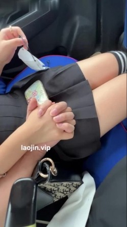 大神约炮高价泄密，【核弹】，清纯04年小妹妹，完整版约啪3，露脸三点都很粉超赞 截图10