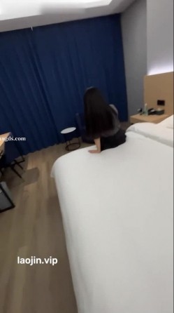 大神约炮高价泄密，【核弹】，清纯04年小妹妹，完整版约啪3，露脸三点都很粉超赞 截图12