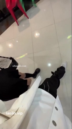 大神约炮高价泄密，【核弹】，清纯04年小妹妹，完整版约啪3，露脸三点都很粉超赞 截图16
