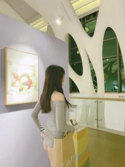极限公众场所露出 ️极品白虎女神『露娜娜』户外人前各场所露出 勾引陌生人全裸啪啪 高清私拍 截图3
