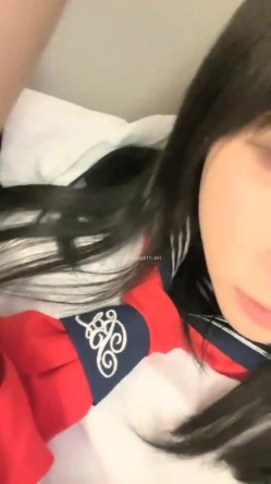 抖音网红女神，【京鱼儿】，19岁KJ少女，童颜巨乳，颜值高身材好，被土豪舍弃后回归主页，越来越懂男人了 截图1