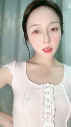 又一气质女神下海 亲我一ko 肤白貌美细腰翘臀 掰B特写，中指扣穴：‘啊啊啊，哥哥进来进来’，3V大秀！ 截图12
