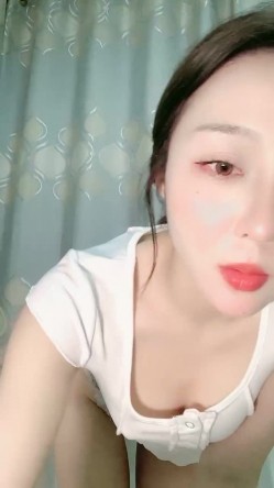 又一气质女神下海 亲我一ko 肤白貌美细腰翘臀 掰B特写，中指扣穴：‘啊啊啊，哥哥进来进来’，3V大秀！ 截图13