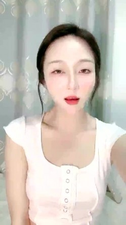 又一气质女神下海 亲我一ko 肤白貌美细腰翘臀 掰B特写，中指扣穴：‘啊啊啊，哥哥进来进来’，3V大秀！ 截图16