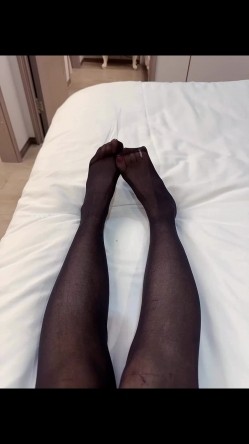 秀人网模特，新人，【林月月】，职业生涯第二套，三点全漏，无毛馒头逼剧情啪啪高颜值 截图2