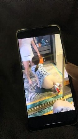 【模特摄影师】，女神节特供，真正空姐私拍，在线售卖，餐厅露出，无套性爱，土豪专属玩物 截图4