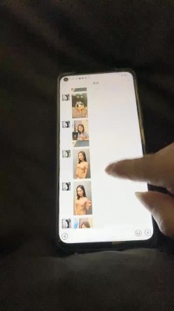 【模特摄影师】，女神节特供，真正空姐私拍，在线售卖，餐厅露出，无套性爱，土豪专属玩物 截图15